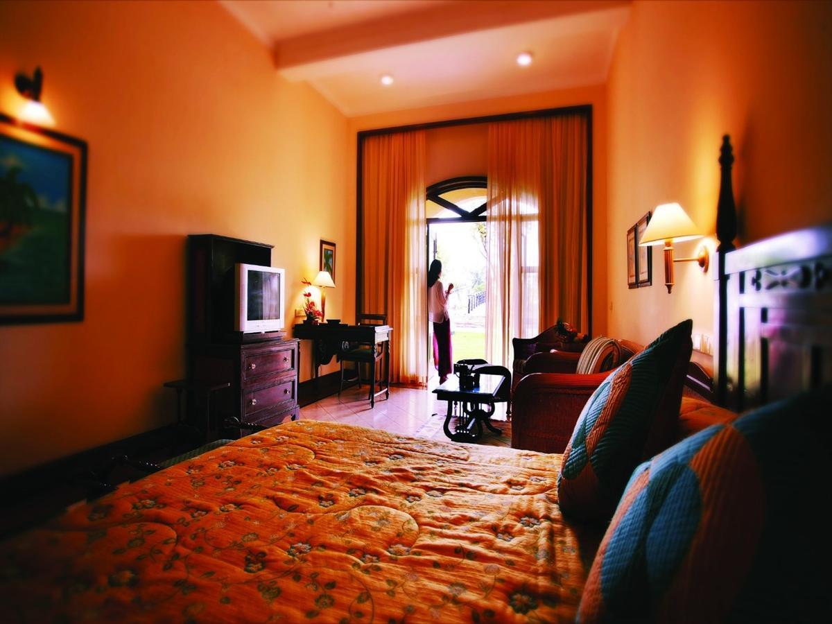 The Lalit Golf & Spa Resort Goa Canacona Zimmer foto